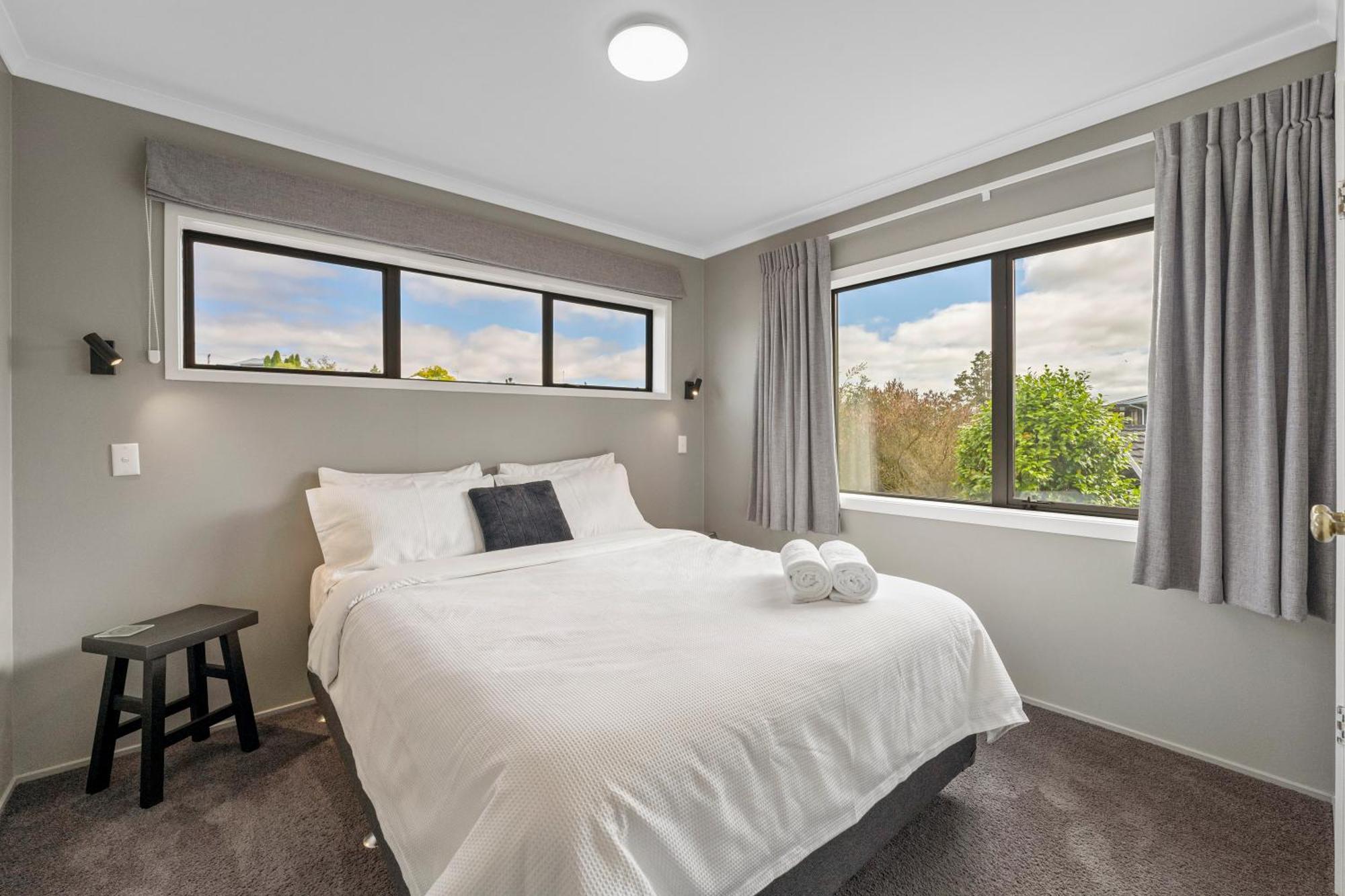 Ngaio Views - Lake Taupo Holiday Home Buitenkant foto