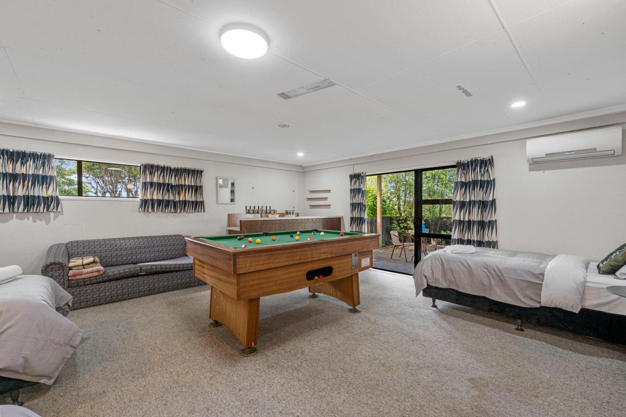 Ngaio Views - Lake Taupo Holiday Home Buitenkant foto