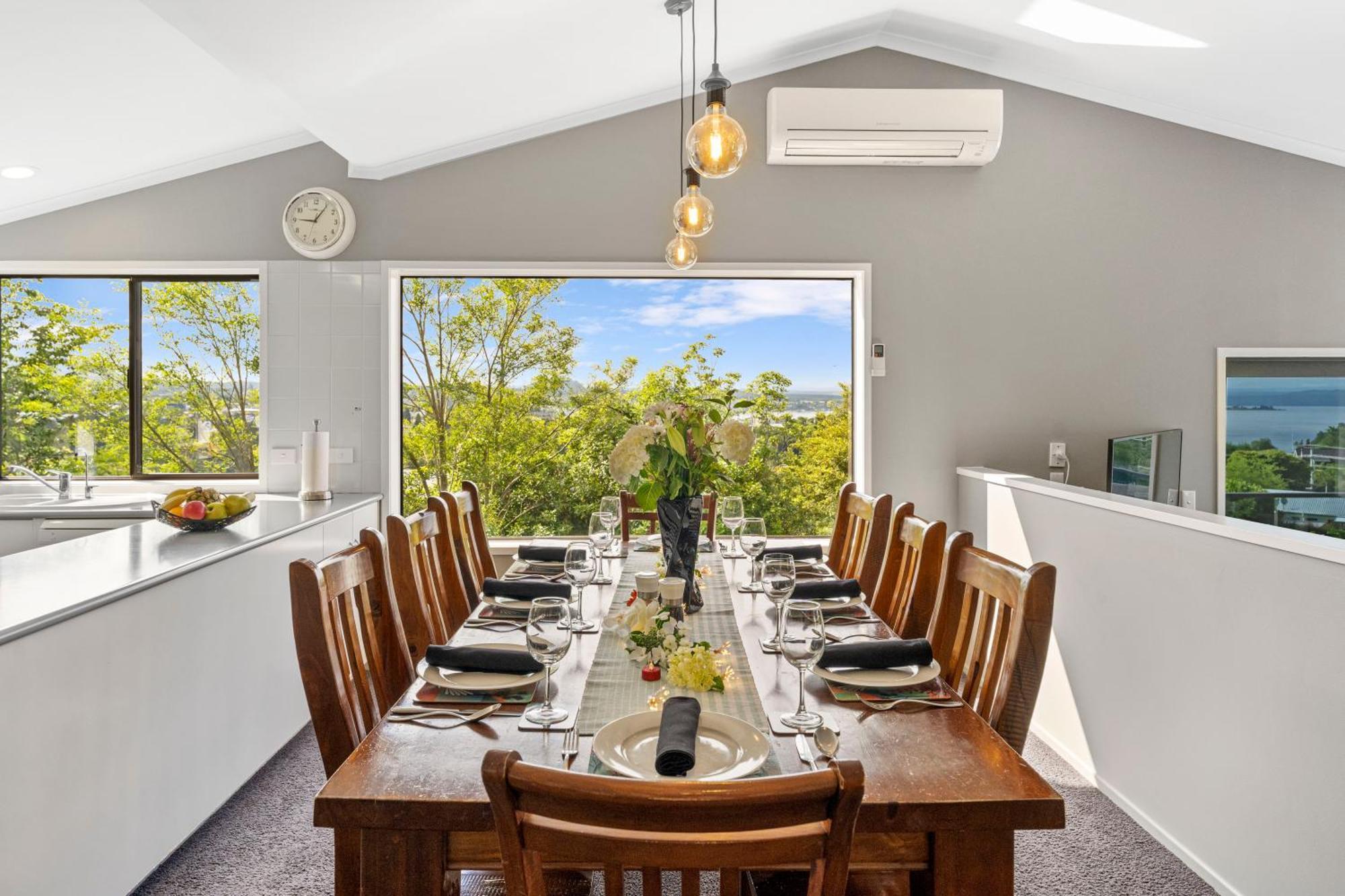Ngaio Views - Lake Taupo Holiday Home Buitenkant foto