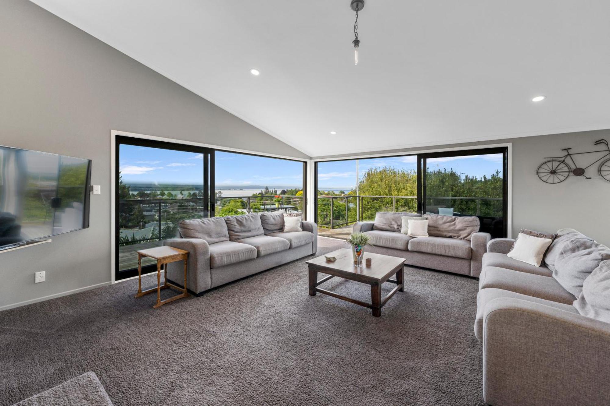 Ngaio Views - Lake Taupo Holiday Home Buitenkant foto